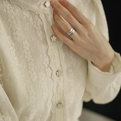 奶黃色 新中式宮廷復古古典蕾絲襯衣 提花刺綉雙層內裡襯衫上衣 第2張的照片