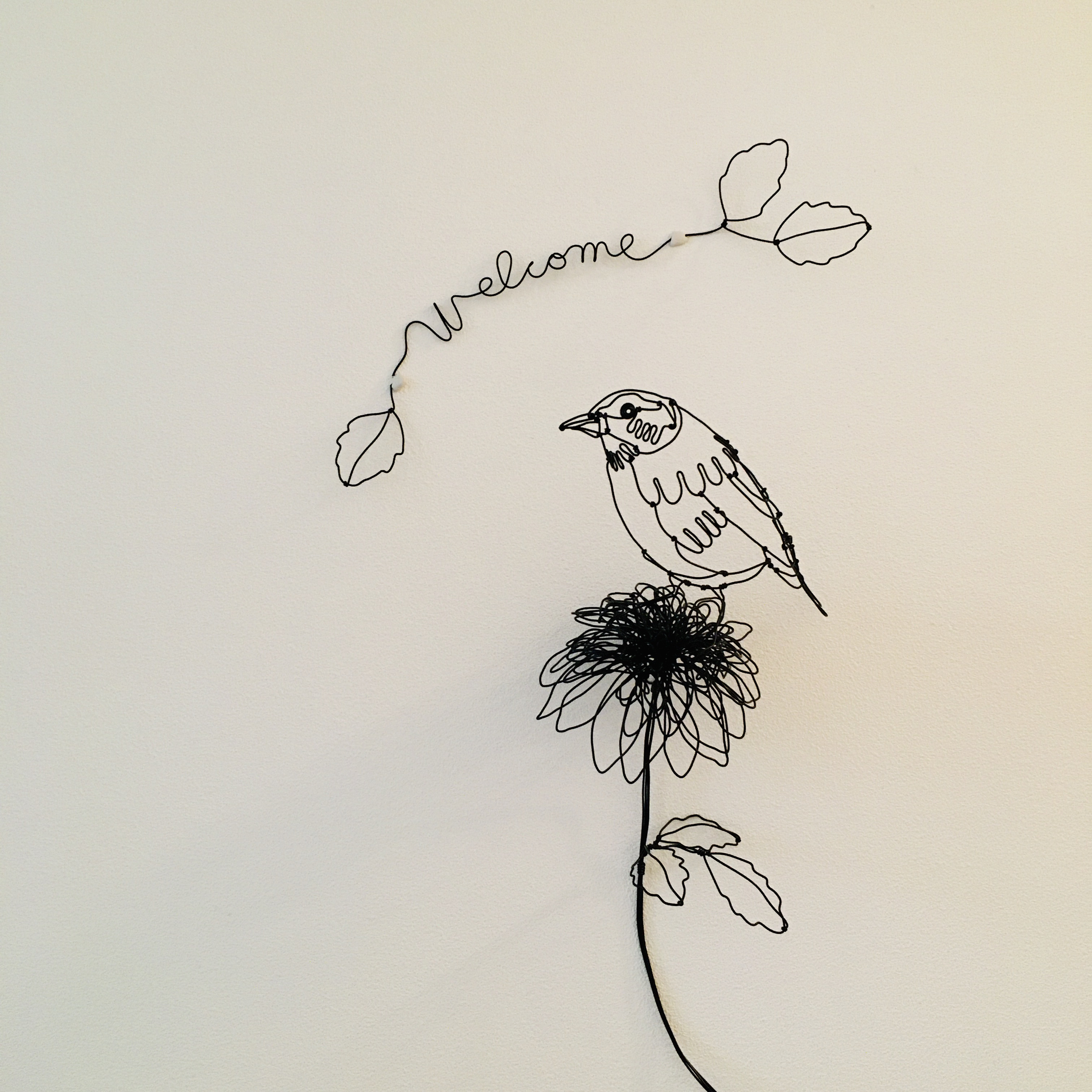 花とオカメインコのワイヤーアート