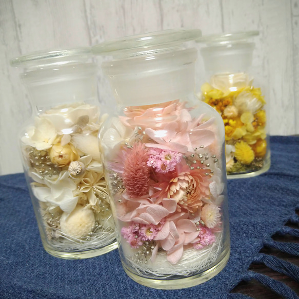 花詰薬瓶 ディフューザーにもなるメディシンボトルのアレンジメント  