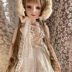 創作球体関節ビスクドール人形　栗色の髪の白いアンティーク調ロングドレスの女の子 13枚目の画像