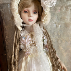 創作球体関節ビスクドール人形　栗色の髪の白いアンティーク調ロングドレスの女の子 6枚目の画像