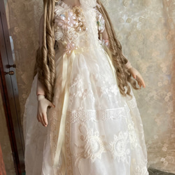 創作球体関節ビスクドール人形　栗色の髪の白いアンティーク調ロングドレスの女の子 10枚目の画像