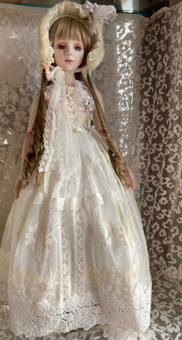 創作球体関節ビスクドール人形　栗色の髪の白いアンティーク調ロングドレスの女の子 14枚目の画像