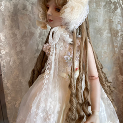 創作球体関節ビスクドール人形　栗色の髪の白いアンティーク調ロングドレスの女の子 11枚目の画像
