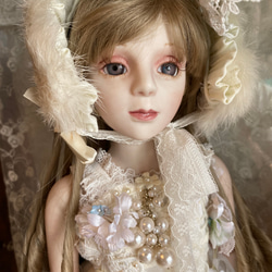 創作球体関節ビスクドール人形　栗色の髪の白いアンティーク調ロングドレスの女の子 2枚目の画像