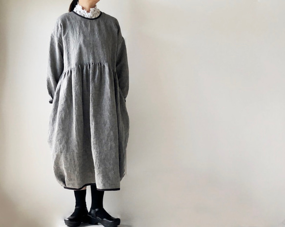 リネン・天日干しシャンブレー//襟周りと裾パイピング グレイッシュ