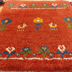 ペルシャ　ギャッベ　ミニマット　39x40cm　茜色　花　手織り絨毯　ギャベ　ギャッぺ 3枚目の画像