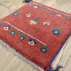 ペルシャ　ギャッベ　ミニマット　39x40cm　茜色　花　手織り絨毯　ギャベ　ギャッぺ 5枚目の画像