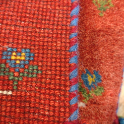 ペルシャ　ギャッベ　ミニマット　39x40cm　茜色　花　手織り絨毯　ギャベ　ギャッぺ 6枚目の画像