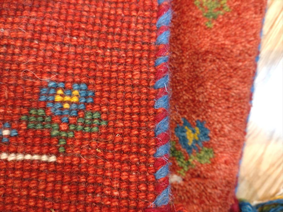 ペルシャ　ギャッベ　ミニマット　39x40cm　茜色　花　手織り絨毯　ギャベ　ギャッぺ 6枚目の画像