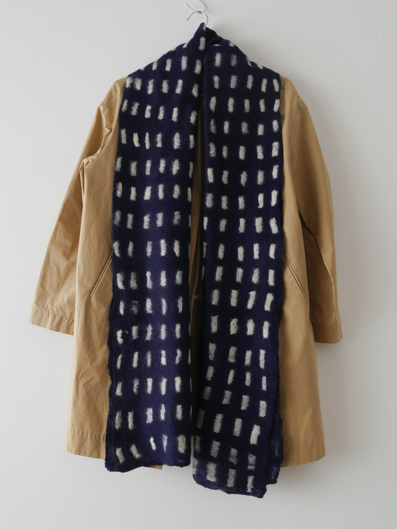 【mihiromin様専用】羊毛フェルト ＊ ロング　マフラー ＊ メリノウール　ネイビー＋スクエア