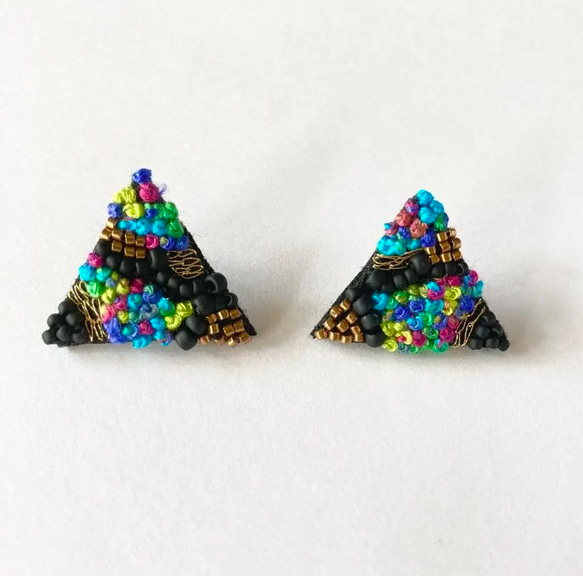 energy pop gradation（ピアス/イヤリング）ビーズ　刺繍　金属アレルギー対応 2枚目の画像