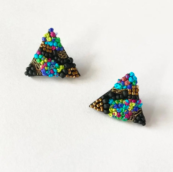 energy pop gradation（ピアス/イヤリング）ビーズ　刺繍　金属アレルギー対応 3枚目の画像