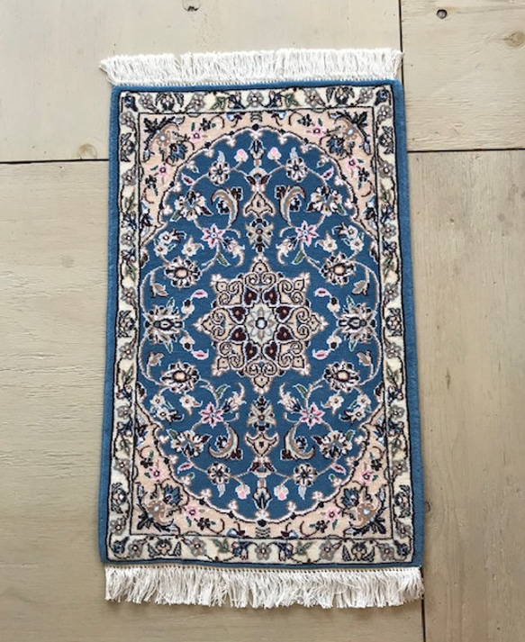 ペルシャ手織り絨毯 ナイン 77×52cm ○SALE○送料無料○ペルシャ絨毯（ナイン）【77×50】No.31102