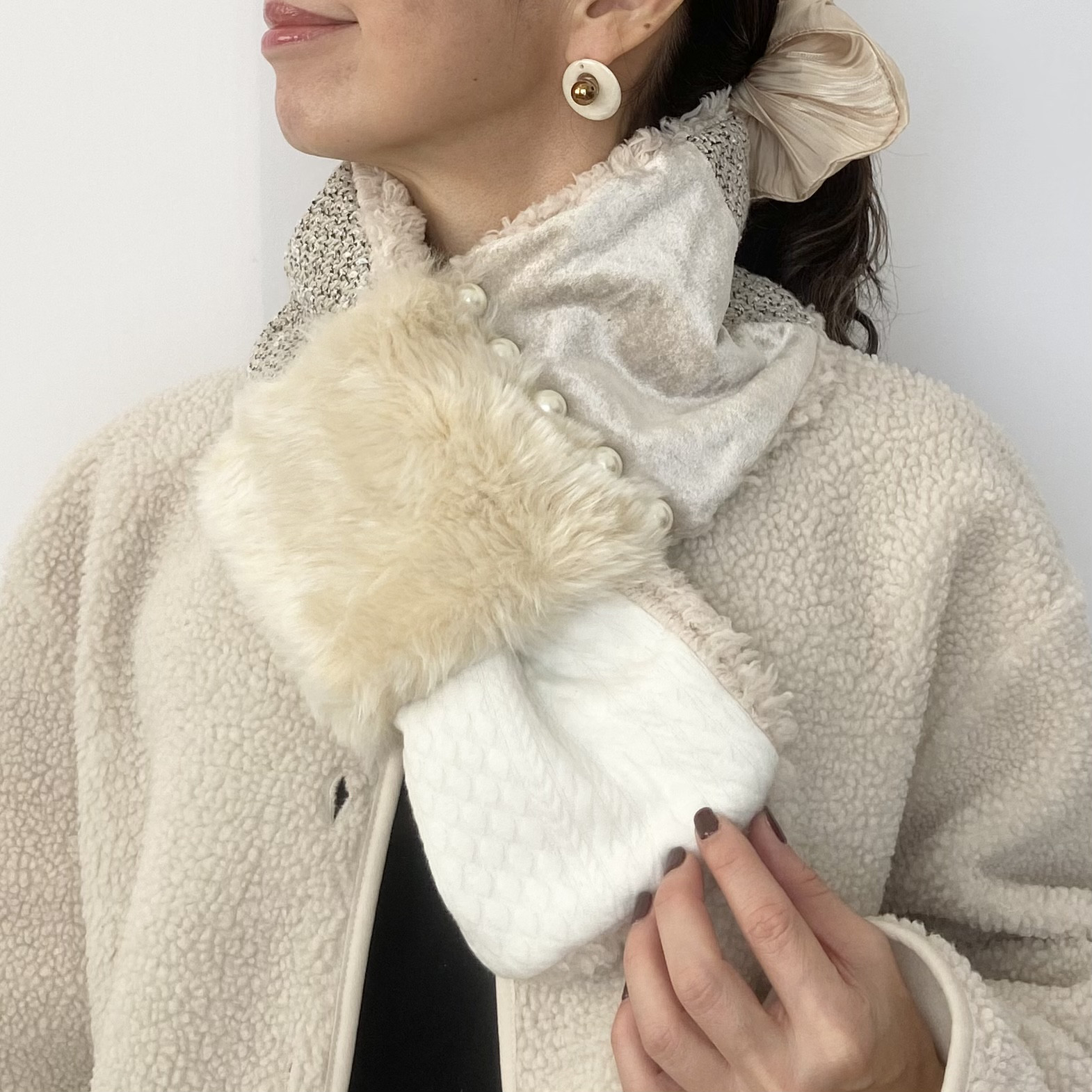 アクセサリー感覚の上品マフラー♪ホワイト・パールポイント