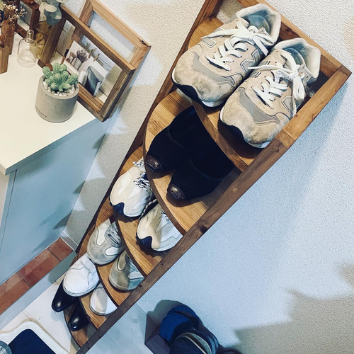 杉無垢材のコーナーラック シューズラックとしても使えます◎ 棚