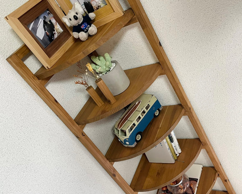 杉無垢材のコーナーラック シューズラックとしても使えます◎ 棚