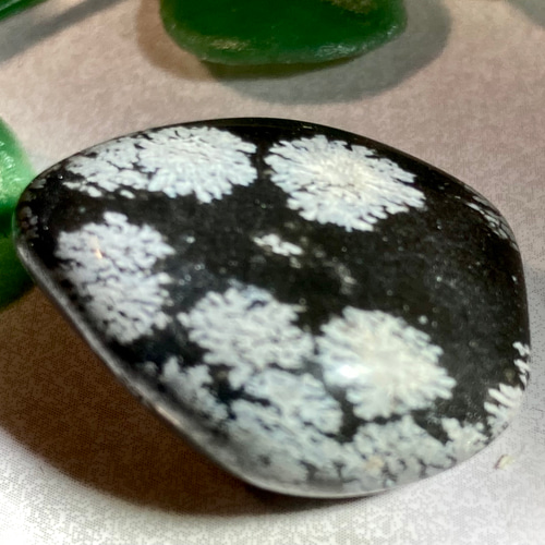 雪花石 ✿*:・スノーフレーク オブシディアン 黒曜石 原石 タンブル
