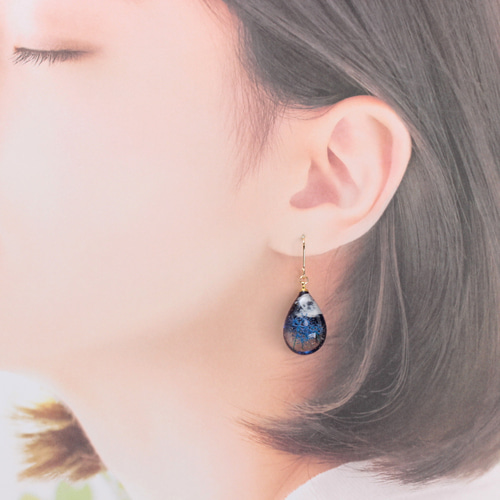 夜の彼岸花~蒼~(856) ピアス/イヤリング/ノンホールピアス/樹脂ピアス 