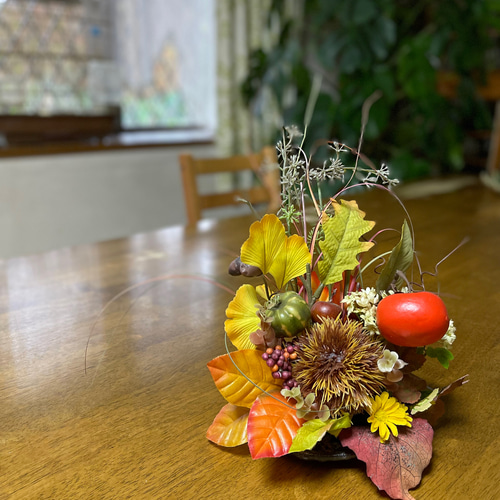 秋色いっぱい集めました陶器のお皿にアートフラワーアレンジ その他
