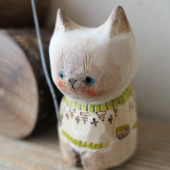 木彫り　シャム猫（セーター）2 4枚目の画像