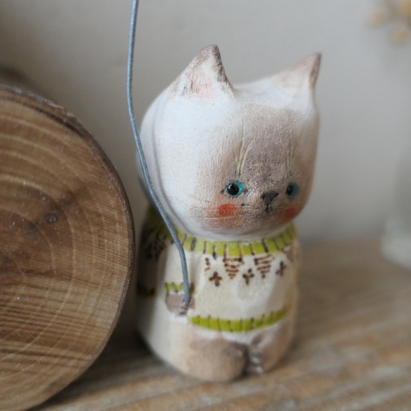 木彫り　シャム猫（セーター）2 2枚目の画像
