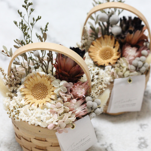 ドライフラワーのバスケットアレンジ ドライフラワー flower Atelier