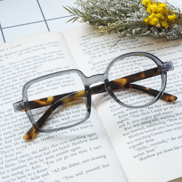 □-○ 丸四角の非対称フレーム｜クリアグレー｜老眼鏡、だてメガネ、近視用として作成できます 1枚目の画像