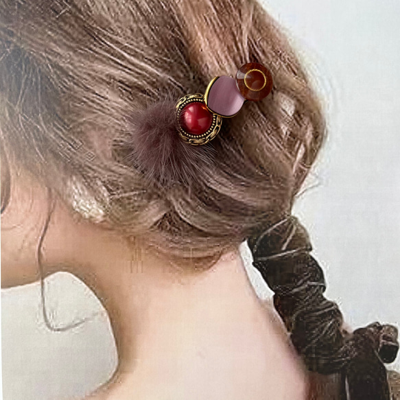 ボルドーとファーの秋色ヘアクリップ  ボルドーとゴールドのボタンアクセサリー 3枚目の画像