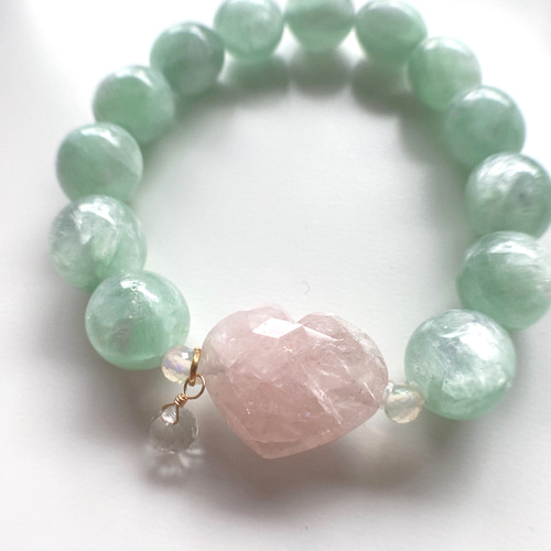 ミントグリーンマイカとモルガナイトのハートの艶々瑞々しい