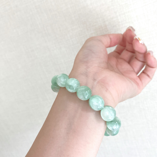 ミントグリーンマイカとモルガナイトのハートの艶々瑞々しい