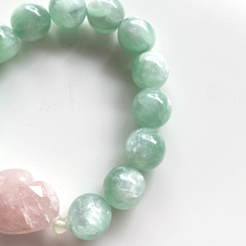 ミントグリーンマイカとモルガナイトのハートの艶々瑞々しい