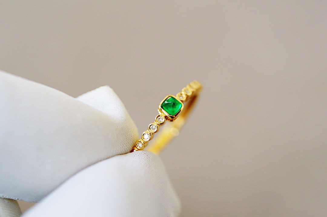 受注制作「可愛い」K18 愛の成就 天然エメラルド　ダイヤモンド　春　並び無い　高貴　5月誕生石　夫婦愛　安定　リング 40,820円