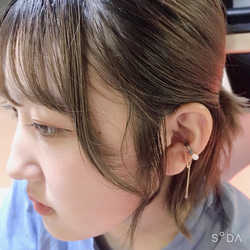 マルチカラーサファイアと揺れるチェーン　ear cuff 、ear clip、foop earring 3枚目の画像