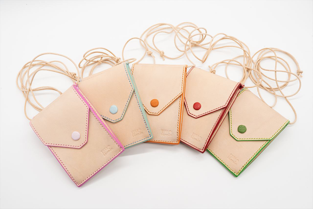 縦入れのくるみボタンカードケース・名刺入れ ヌメ革・栃木レザー使用・お守り・おみくじ・誕生日プレゼント・就職祝い