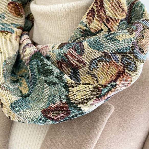 光是戴上就很時尚♪ 優雅的哥白林編織圍脖 [讓秋冬時尚魅力十足] 花卉圖案 第6張的照片
