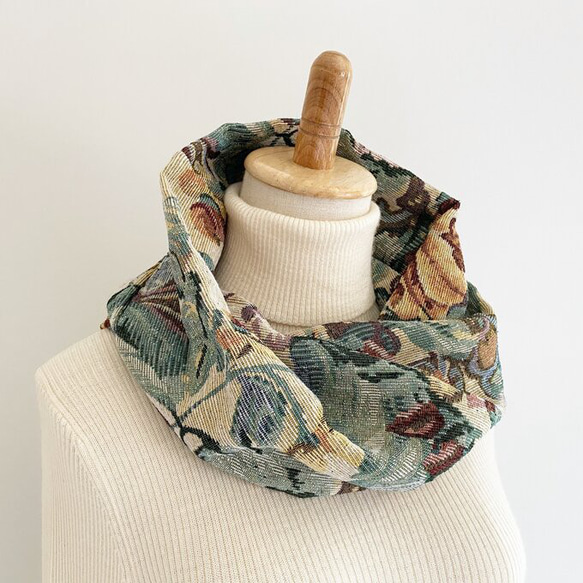 かぶるだけでおしゃれ見え♪ゴブラン織りの上品スヌード【秋冬のファッションを華やかに】花柄 8枚目の画像