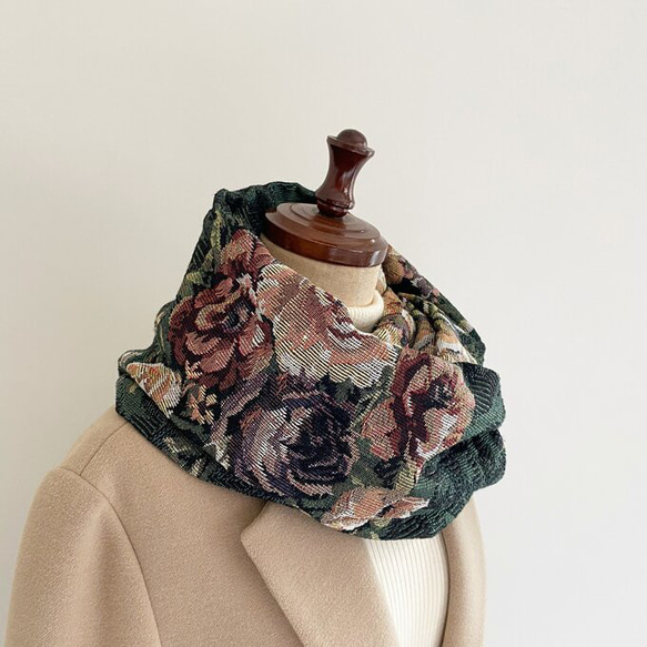 [花卉圖案設計] Gobelin 編織時尚圍脖 ♪ 長款秋冬時尚深綠色花朵 第6張的照片