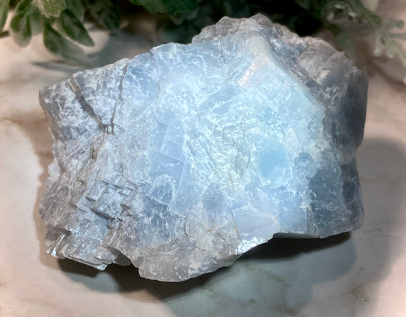 心のゆとり✿*:・虹入り ブルーカルサイト　大　ラフストーン　原石 3枚目の画像