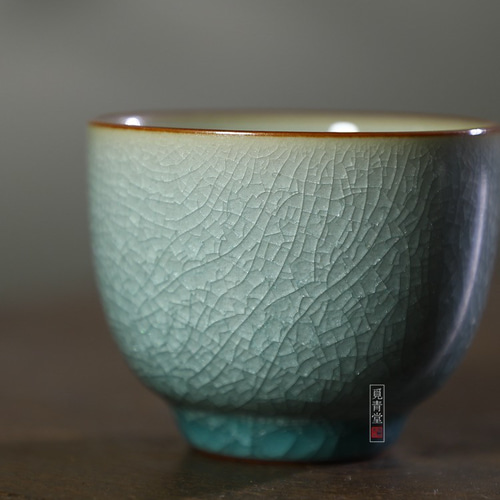 氷生湖藍蝉定杯 湯呑み【共箱】水色氷裂貫入 現代龍泉青磁 贈り物