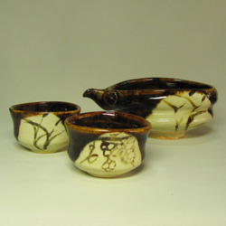 斑唐津皮鯨ぐい　唐津焼　ぐい呑　焼物　酒器　陶器 Amazon.co.jp: 斑唐津皮鯨ぐい 唐津焼 ぐい呑 焼物 酒器 陶器 : ホーム