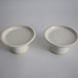 高めの高台がついた丸い小皿(小さめコンポート皿)　白御影土×チタンマット釉 10枚目の画像