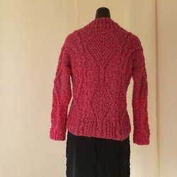 ローズ色の模様編み袖グラディーションセーター 3枚目の画像