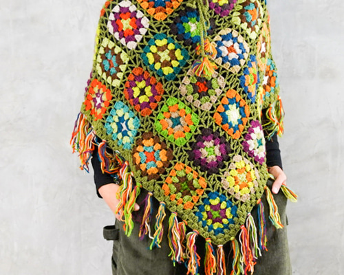 華やかクロシェ】手編み ポンチョ カーキ 腕まわりもすっきり ニット