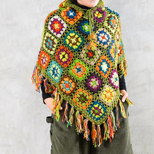 華やかクロシェ】手編み ポンチョ カーキ 腕まわりもすっきり ニット