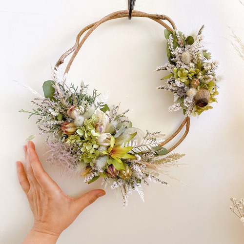 スモークツリーと青いお花のドライフラワーリース