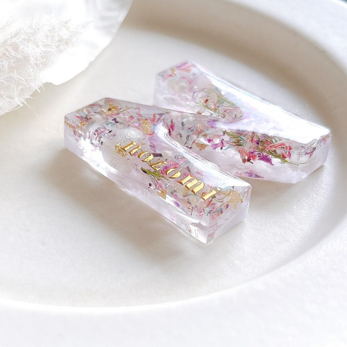 名入れ】パールとお花のイニシャルキーホルダー ブルー アルファベット