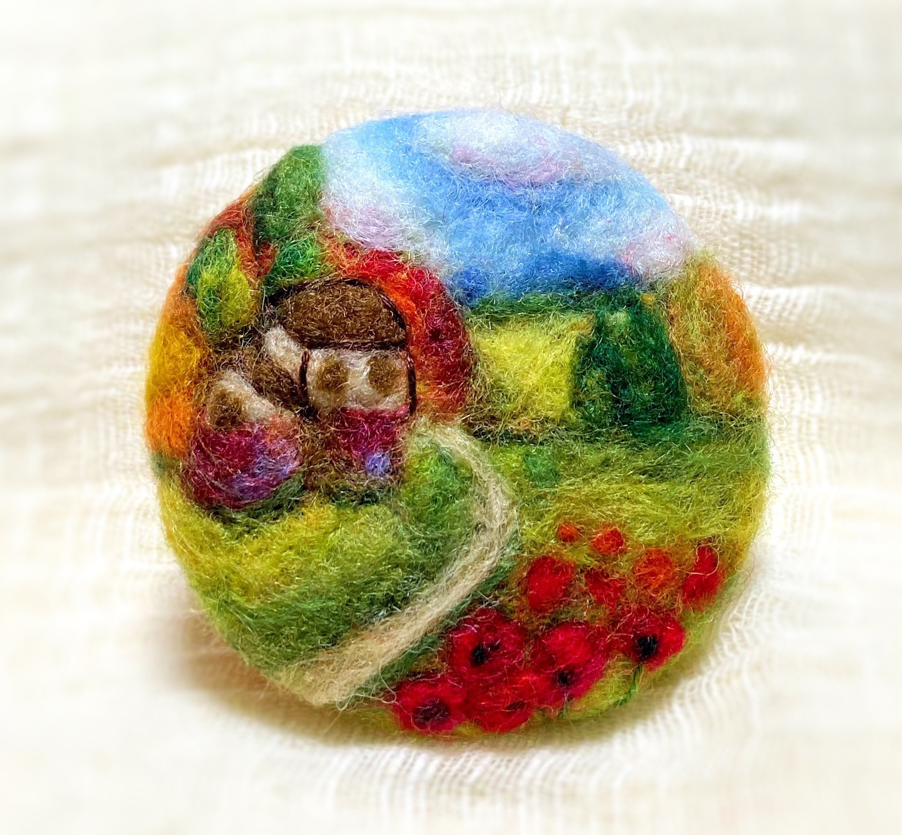 茅葺きの里の秋　羊毛フェルト　風景　ブローチ　ハンドメイド