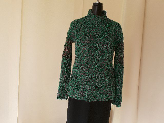 グリーン系の模様編み袖グラディーションセーター