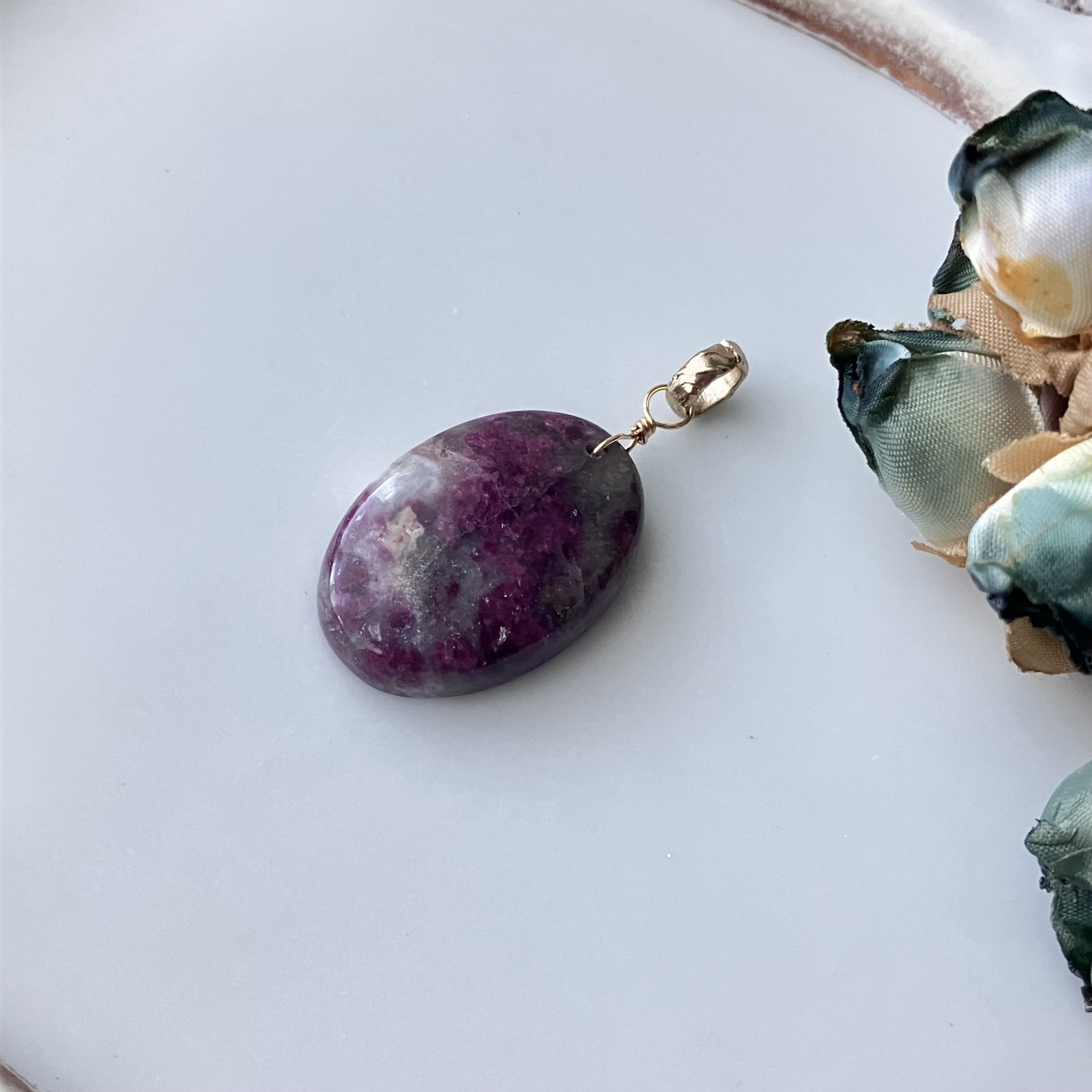 コントラストが綺麗で印象的なピンクトルマリンインクォーツのペンダントトップ